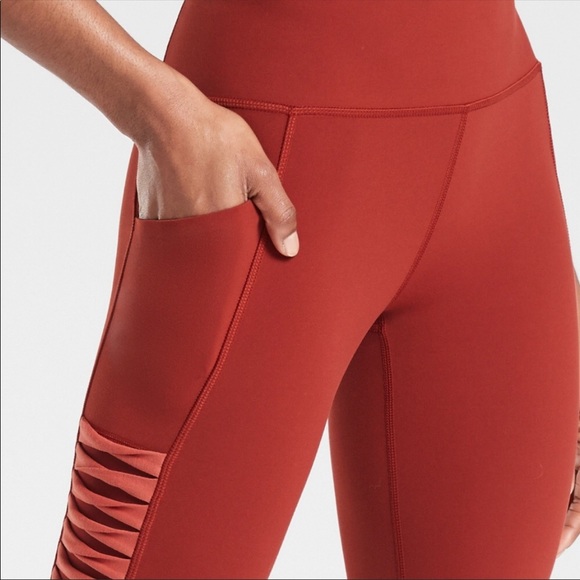 NWOT Athleta salutation Stash Pocket II Twist 7/8 Leggings - Picture 2 of 9